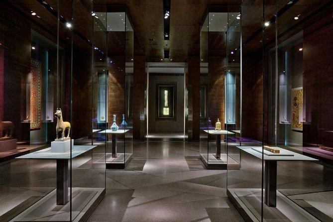 4-Hour Private Museum of Islamic Art in Qatar Tour - Entering the Museum of Islamic Art: Manuscripts, Metalwork, and a Clear Path