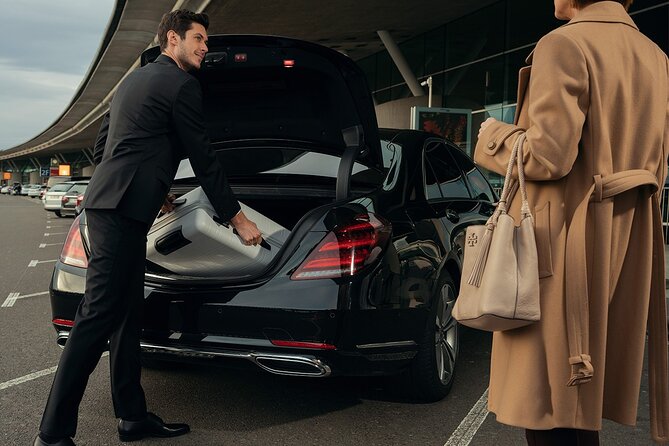 Doha, Qatar : Private Airport Transfer 24/7 - Equipment and sports gear: when your suitcase is not just a suitcase
