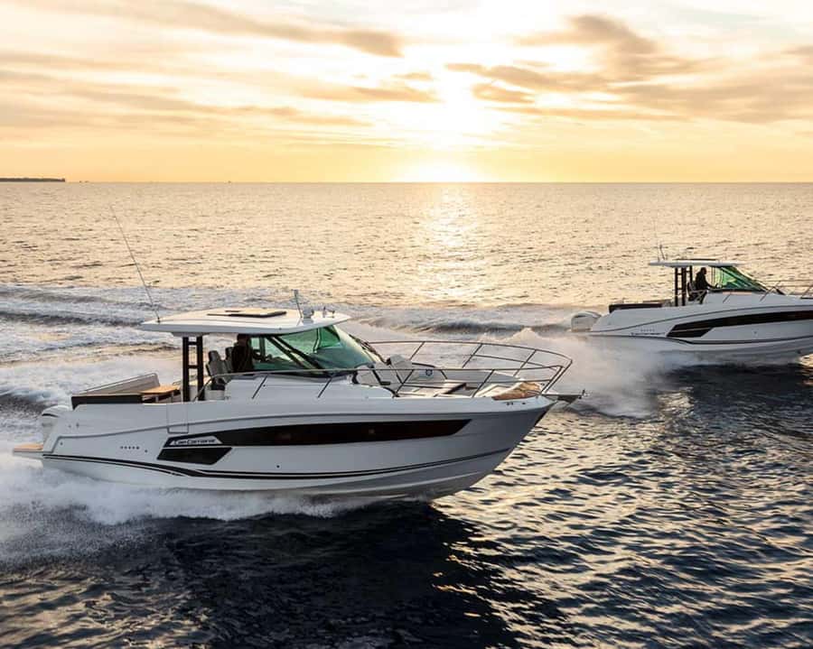 Doha: Speed Boat Adventure - 1 Hour Thrill Ride - The Jetboat Moment: Speed, Turns, and a Crew Focused on Safety