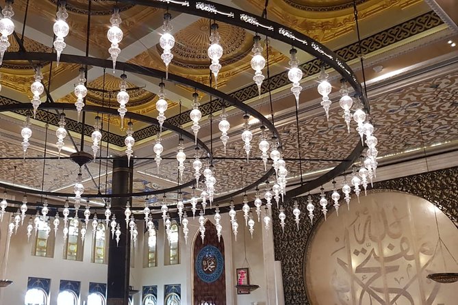 Explore The Best of Doha City Tour - Pearl-Qatar and West Bay scale: the luxury edge of Doha