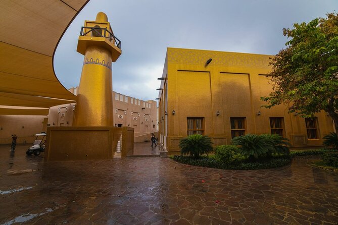 Private City Tour of Doha |Souq Wagif,Corniche,The pearl, Katara - Corniche in 30 minutes: 7 kilometers of coastline views