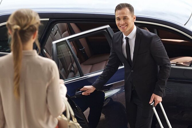 Private Doha Airport Transfer to Doha, Qatar - Meet and Greet at the Airport, Then Straight to Your Hotel