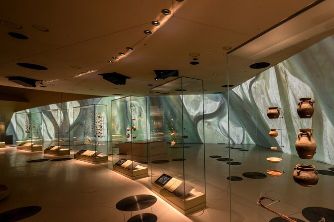 Private Photoshoot in Doha with All Must-See Sites - Museum of Islamic Art: outside views and that 21,000-book detail