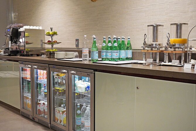 Qatar: Doha Hamad International Airport (DOH) Al Maha Lounge - Alcohol rules during Ramadan