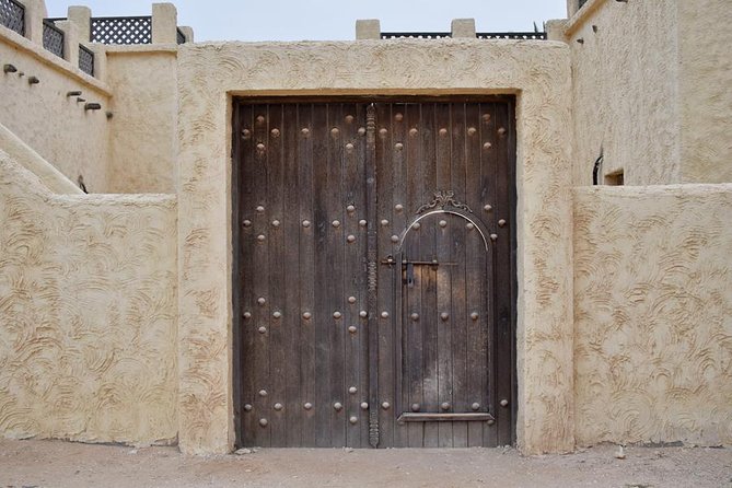 Qatar West Coast tour, Zekreet, Richard Serra Sculpture, Mushroom Rock Formation - Group Size, Guides, and the Photo Help That Keeps Coming Up